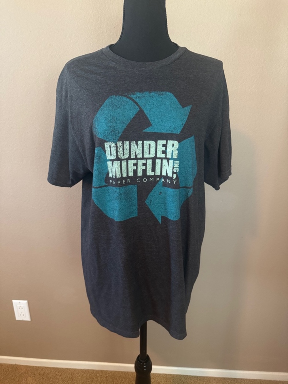 The Office Dundee Mifflin graphic tee L